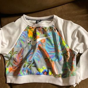 Girls Nike crew neck sweatshirt